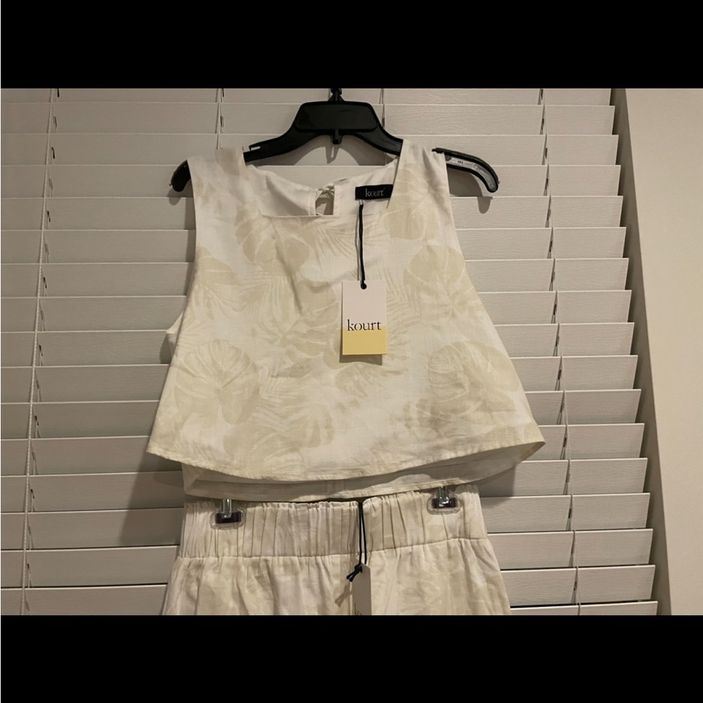 Brand New With Tags KOURT 2 Piece Linen Set. Ties In Back. Cream W/Print. Sz L